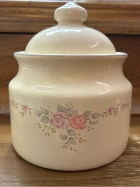 Pfaltzgraff Trousseau Sugar Bowl and Lid Stoneware